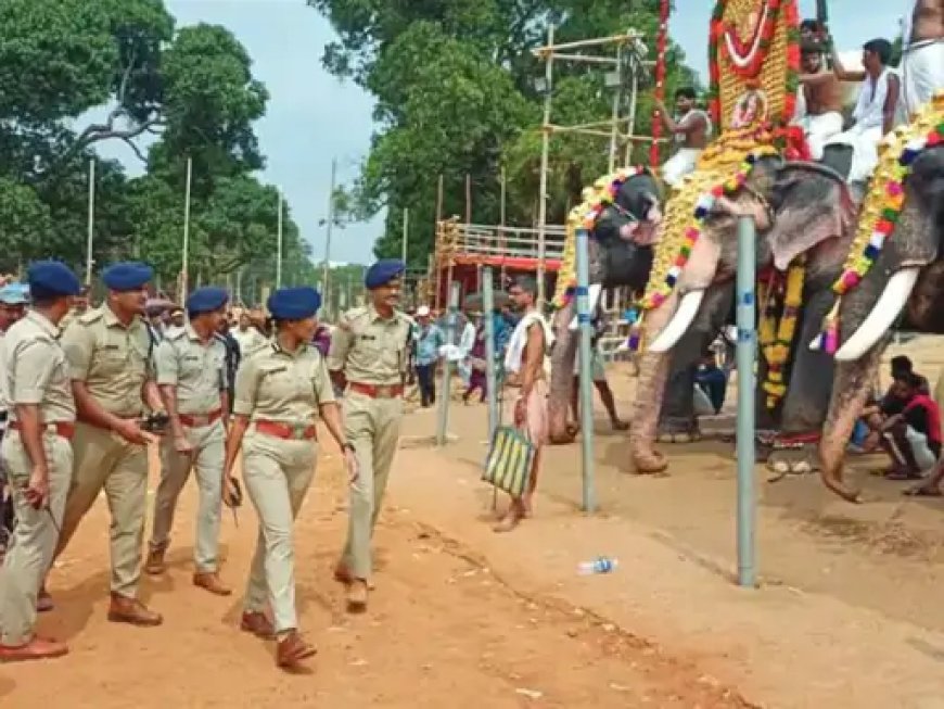 కేరళలో తీవ్ర అపచారం దేవాలయంలోకి బూట్లతో పోలీసులు