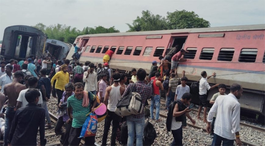 పట్టాలు తప్పిన  దిబ్రూగఢ్​ ఎక్స్​ ప్రెస్​