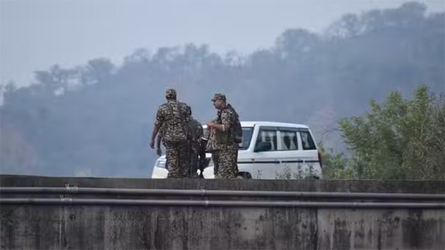 లోయలో పడిన ఆర్మీ వాహనం నలుగురు జవాన్లు మృతి